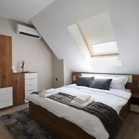 New Skyline 1bdrm Free Parking & Terrace Apartment *