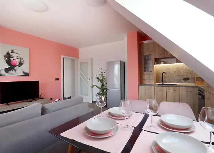 New Skyline 1bdrm Free Parking & Terrace *